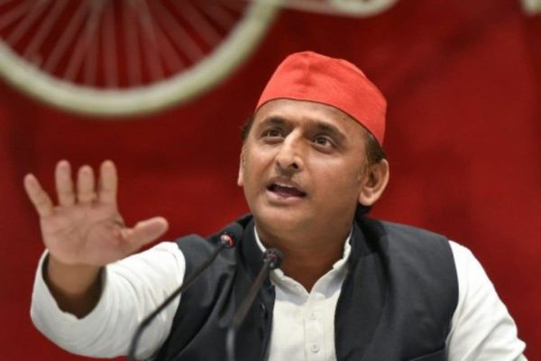किसानो के साथ सौतेला व्यवहार कर रही है भाजपा सरकार: अखिलेश