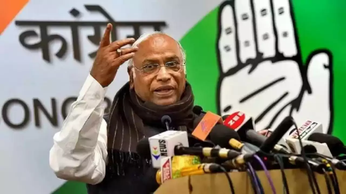 सरकार के पास नहीं है देश में मची आर्थिक उथल-पुथल का समाधान : खरगे