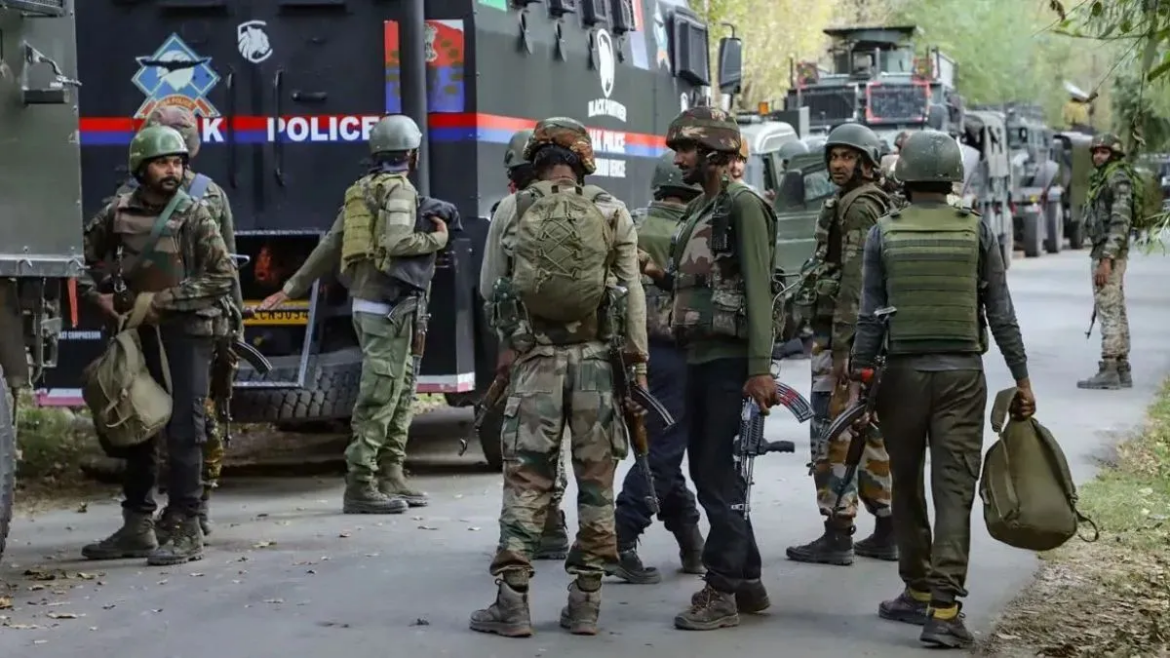 सुरक्षा बलों ने बारामूला में आतंकवादी ठिकाने को किया नेस्तनाबूद, भारी मात्रा में विस्फोटक बरामद