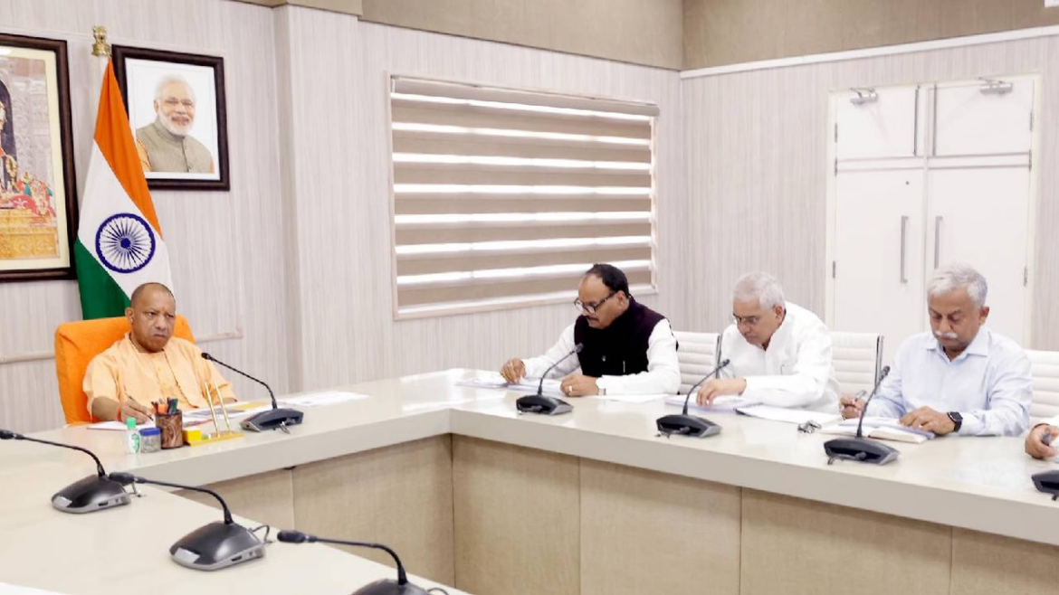 स्वास्थ्य सेवाओं का लाभ सीधे आम आदमी तक पहुंचे, गुणवत्ता और तकनीक से जोड़ें: योगी