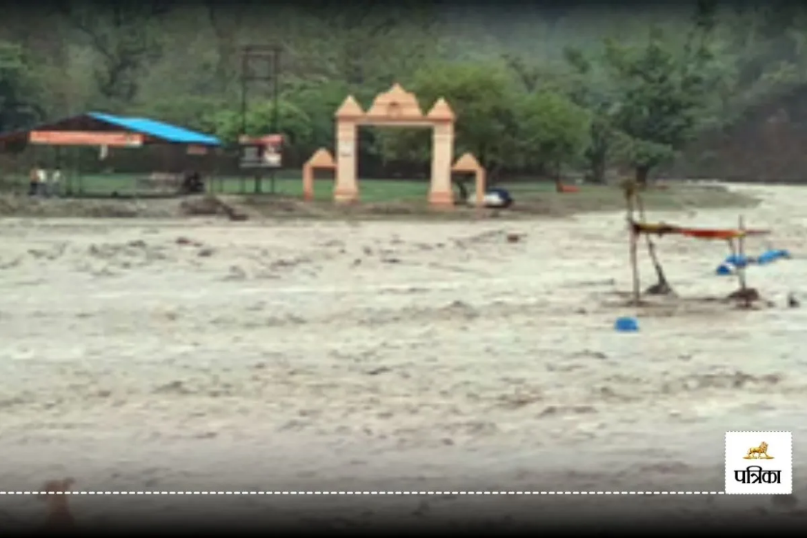 बारिश और ओलावृष्टि से शाकुम्बरी देवी शक्तिपीठ में हालात गंभीर,श्रद्धालुओं के प्रवेश पर रोक