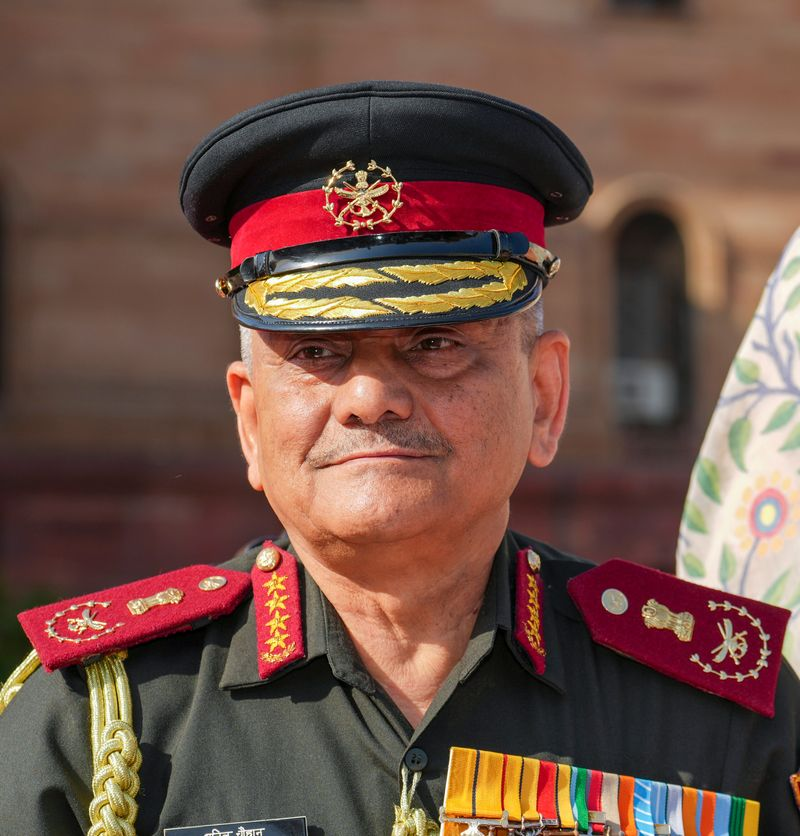 रक्षा सुधारों को आगे बढाने, सेनाओं के बीच तालमेल और ऑपरेशन सिंदूर के लिए याद किया जायेगा जनरल चौहान को