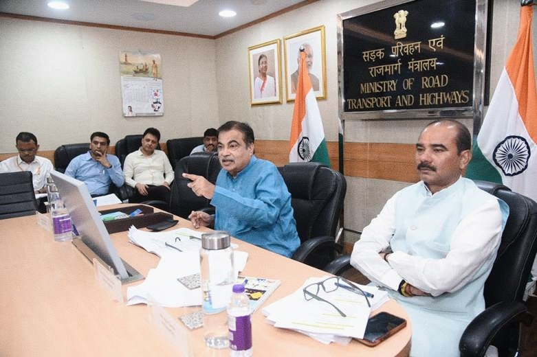 गडकरी ने की उत्तर प्रदेश में 11,672 किमी राष्ट्रीय राजमार्ग नेटवर्क की गुणवत्ता और रखरखाव की समीक्षा