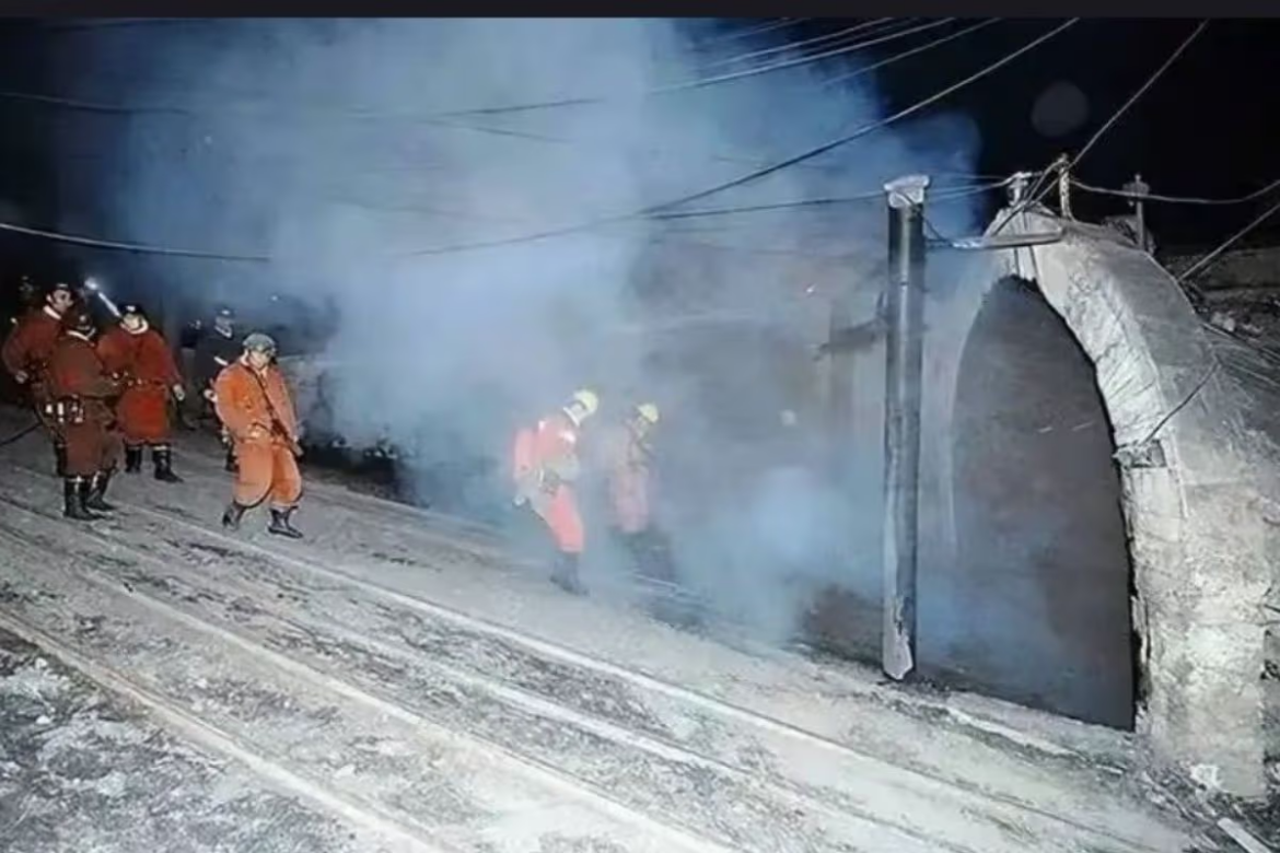 उत्तरी चीन की लियुशेन्यू कोयला खदान में गैस रिसाव और विस्फोट से 90 खनिकों की मौत