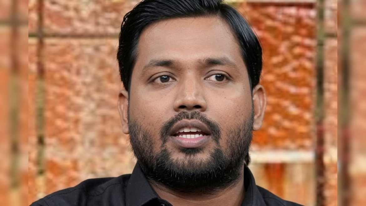 खान सर के पैतृक गांव में भी उठे विरोध के स्वर, विकास कार्यों में बाधा डालने के आरोप