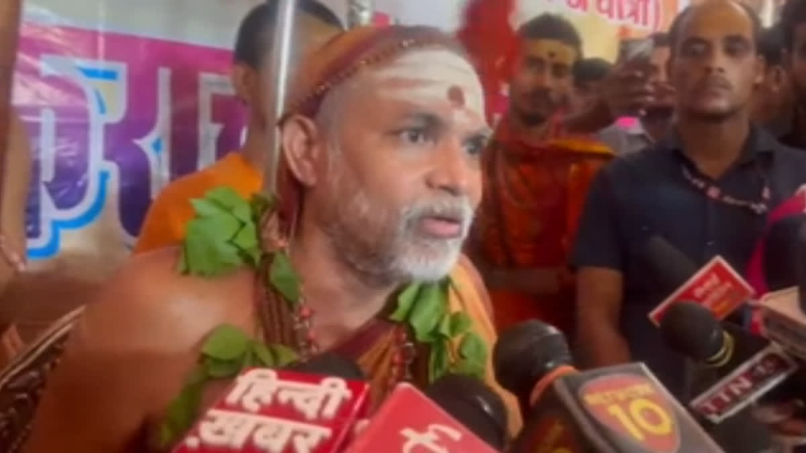 सैफई में शंकराचार्य अविमुक्तेश्वरानंद के गौ रक्षा अभियान को सपा का समर्थन