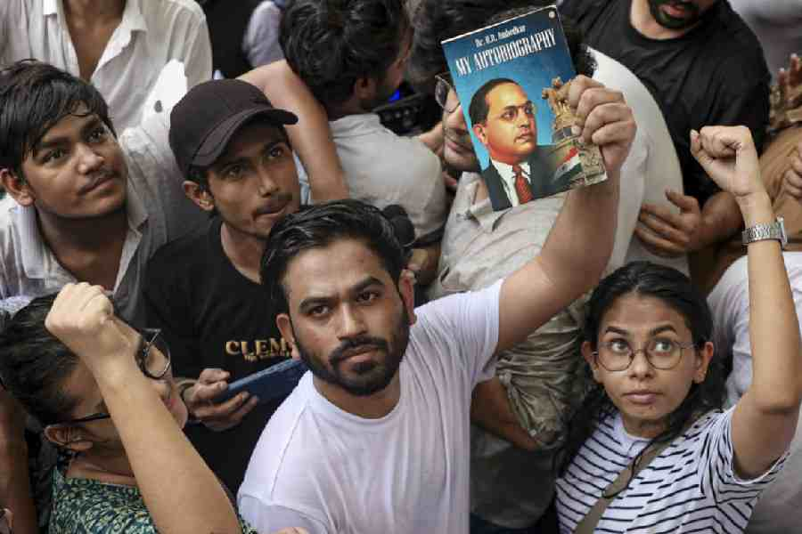 धर्मेंद्र प्रधान के इस्तीफे की मांग को लेकर लखनऊ में छात्र हुये लामबंद