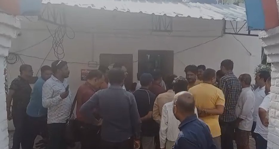 दबौली क्षेत्र में भाजपा पार्षद को दबंगों ने लात घूसों से पीटा