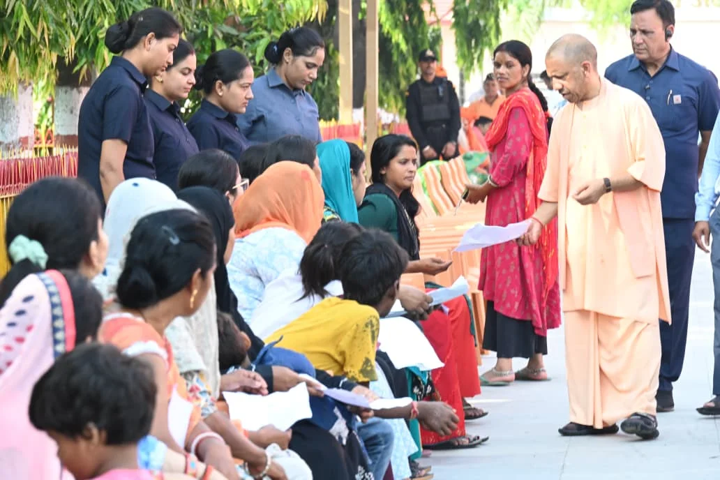 आर्थिक सहायता हो या आवास, सरकार हर जरूरत पर खड़ी है साथः योगी