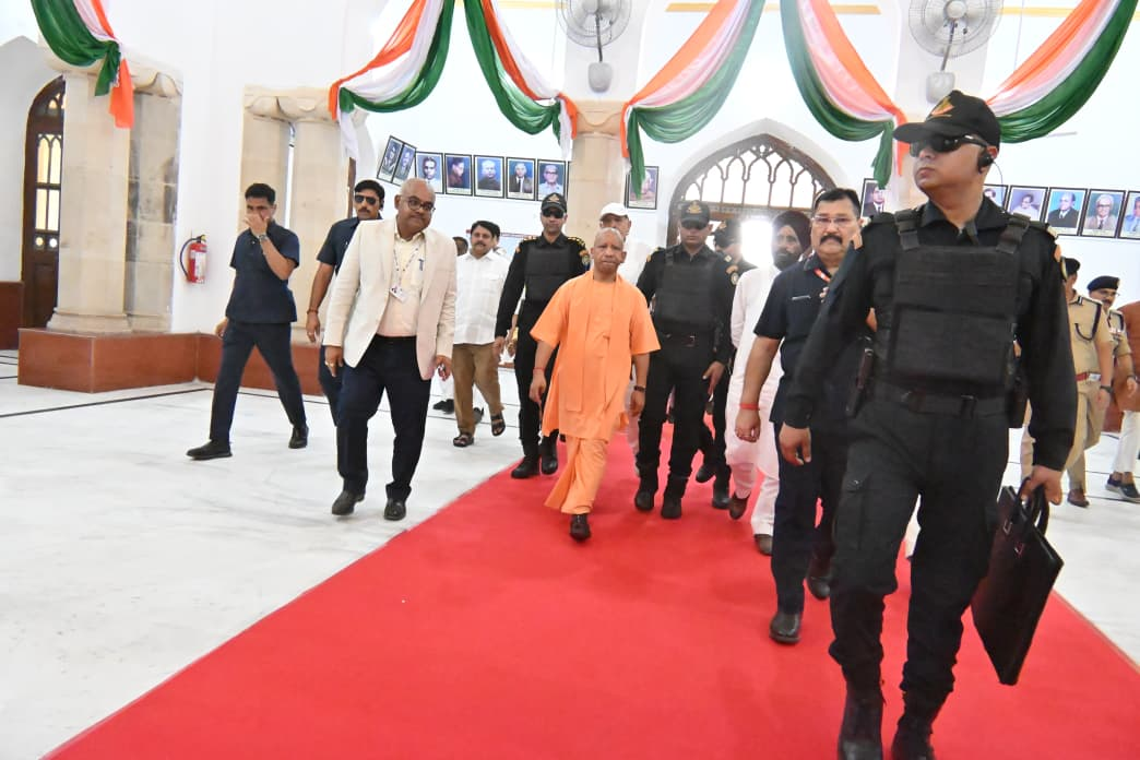 किसानो को सम्मानित करने योगी पहुंचे कानपुर