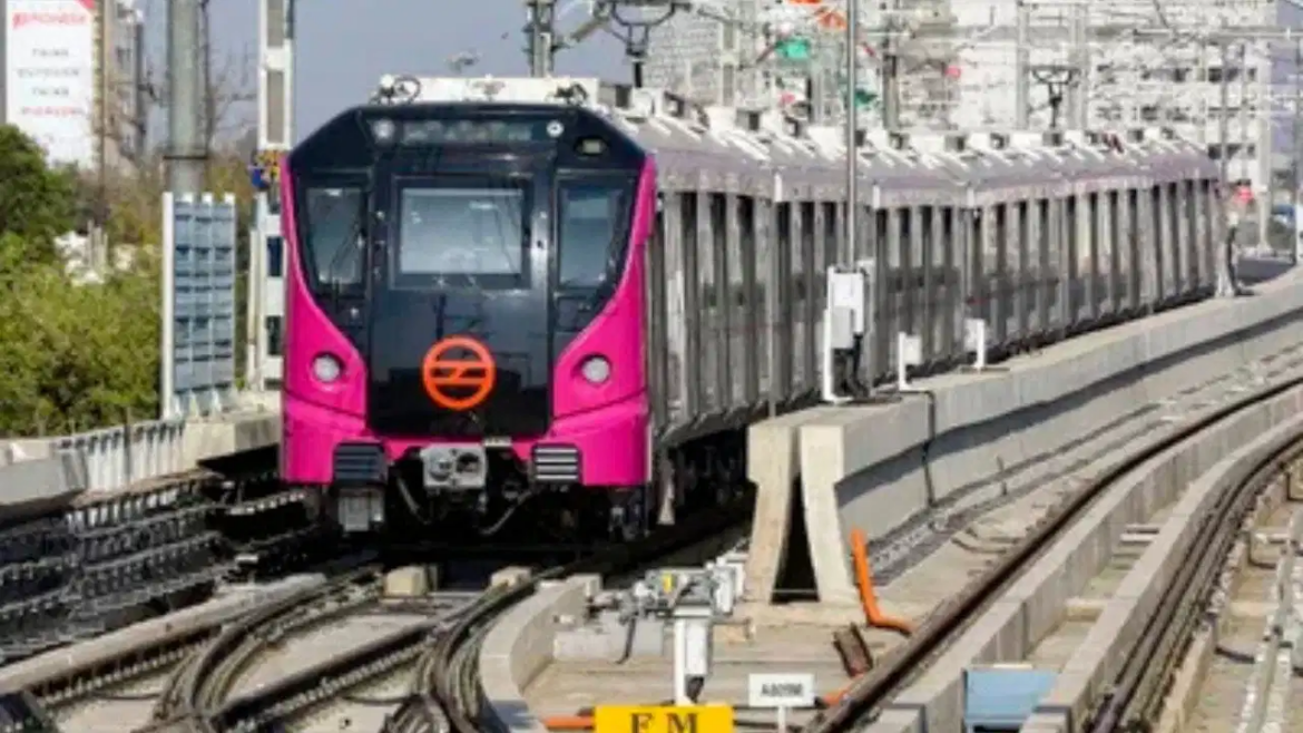 दिल्ली मेट्रो ने सेंट्रल विस्टा कॉरिडोर के लिए केन्द्रीय सचिवालय मेट्रो स्टेशन पर शुरू किया निर्माण कार्य