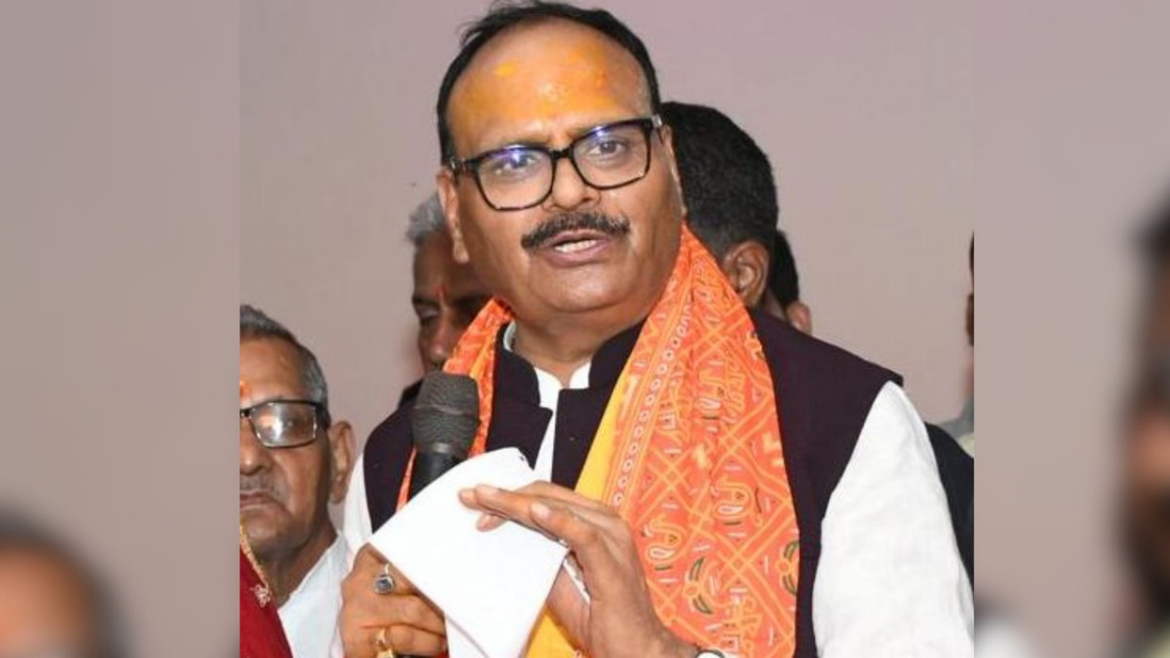 सपा और कांग्रेस के लोग टेरर फंडिग पर सवाल क्यों नहीं करते: पाठक