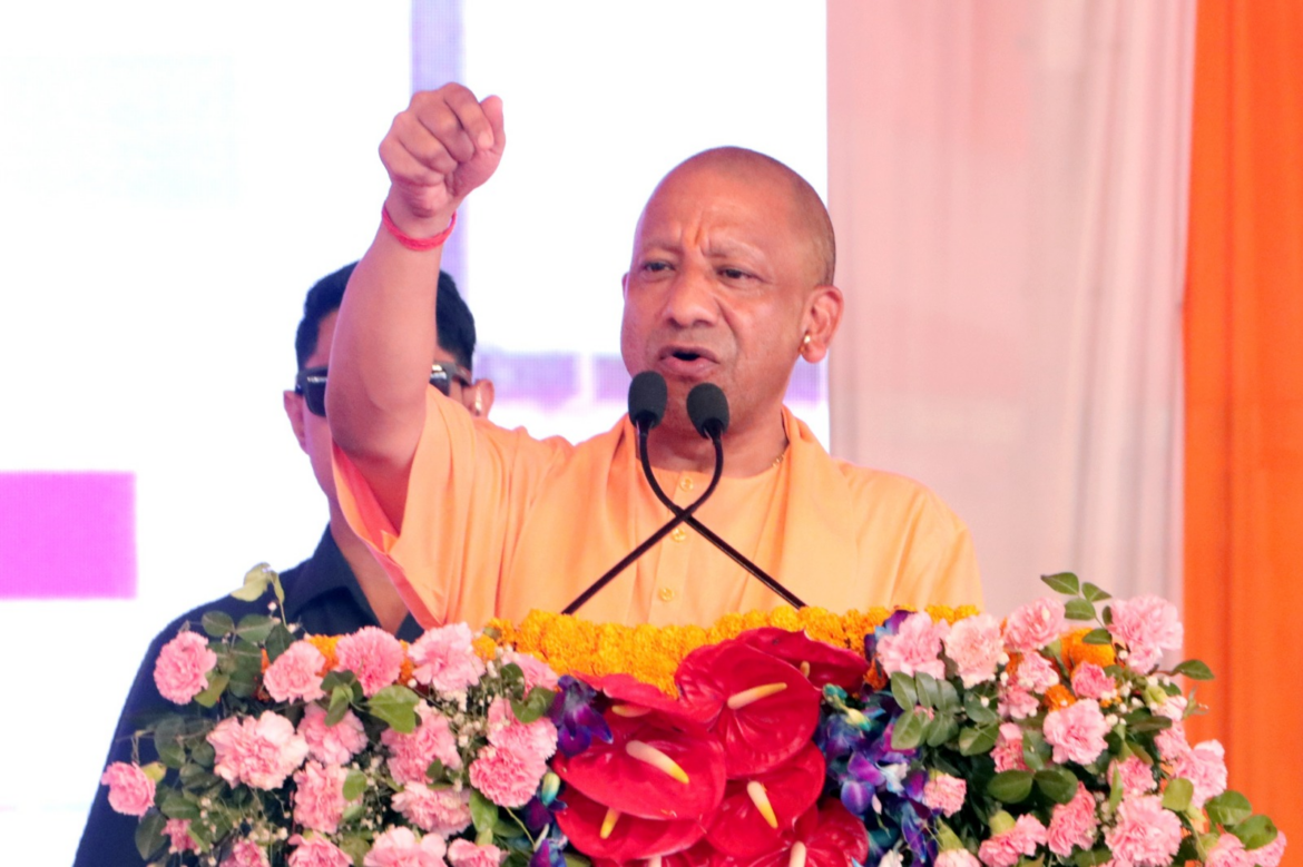 अयोध्या को विश्वस्तरीय नगरी बनाने का वादा करने वाले पहले अपना इतिहास देखें: योगी