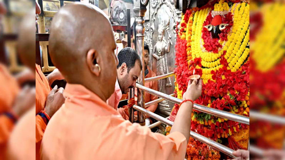 योगी ने मां विंध्यवासिनी के दर पर लगायी हाजिरी