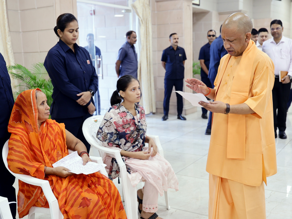 योगी ने सुनीं फरियादियों की समस्याएं, अपराधियों और अवैध कब्जाधारियों पर सख्ती के निर्देश