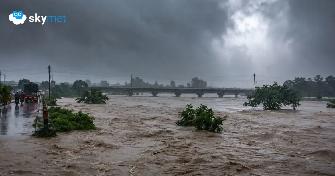 उप्र में कई जिलों में मूसलाधार बारिश, नदियां उफान पर, अगले 24 घंटे भी भारी वर्षा के आसार