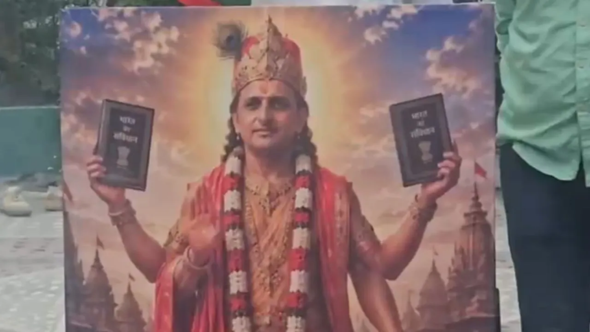 अखिलेश यादव के जन्मदिन पर भगवान स्वरूप पोस्टर रखकर सपा कार्यकर्ताओं ने किया हवन-पूजन