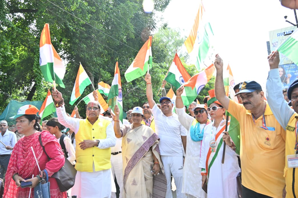 सरसैया घाट से ग्रीन पार्क तक निकली भव्य तिरंगा यात्रा, राष्ट्रप्रेम से सराबोर हुआ कानपुर
