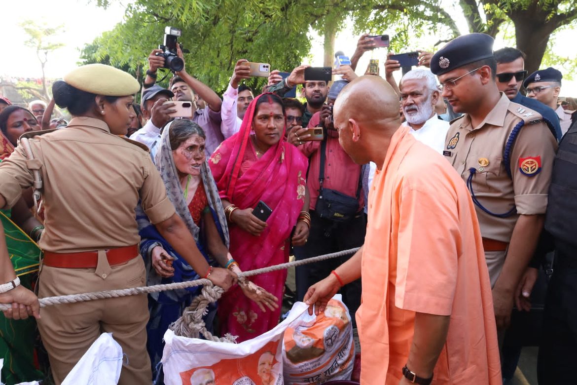 आपदा की इस घड़ी में हर प्रभावित परिवार के साथ पूरी मजबूती से खड़ी है सरकार: योगी