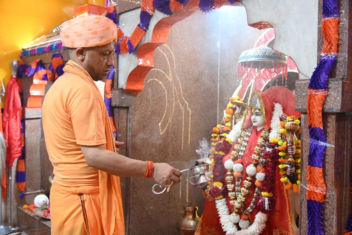 गोरक्षपीठ में वैदिक विधि विधान से शारदीय नवरात्र के विशेष अनुष्ठान का शुभारंभ