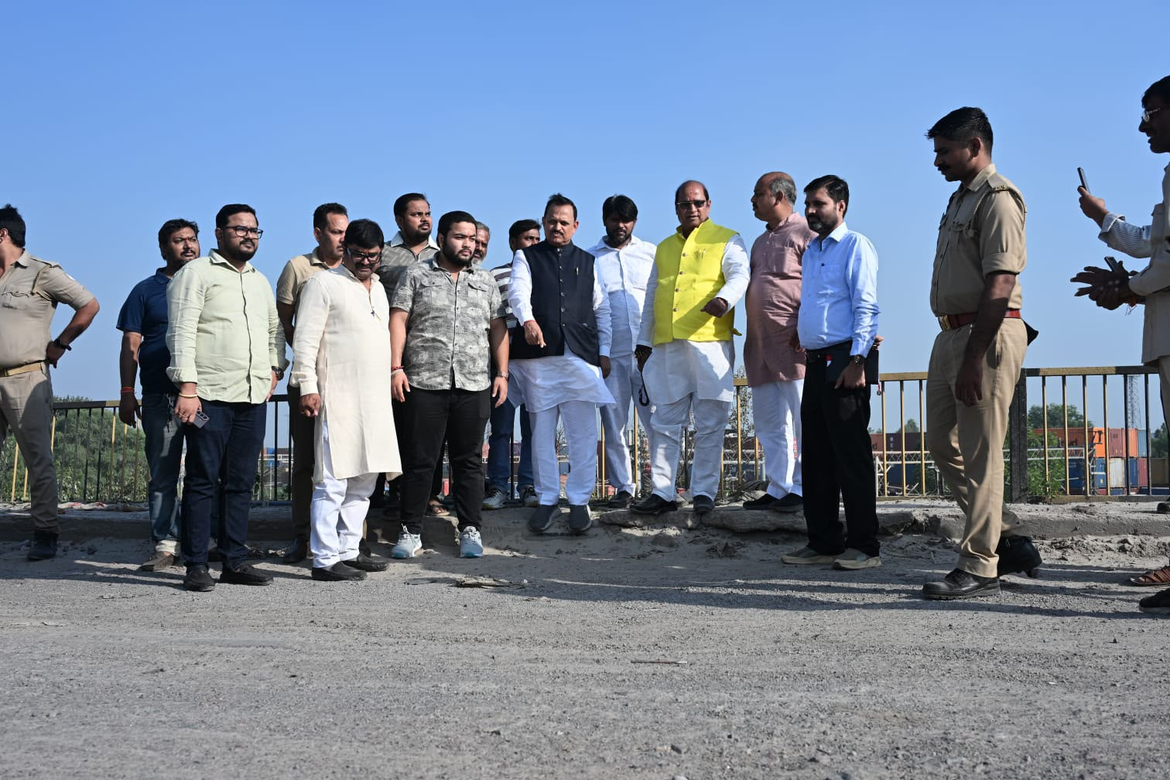 बदहाली से जूझते कानपुर में जनप्रतिनिधियों ने सड़क निरीक्षण की औपचारिकता निभाई