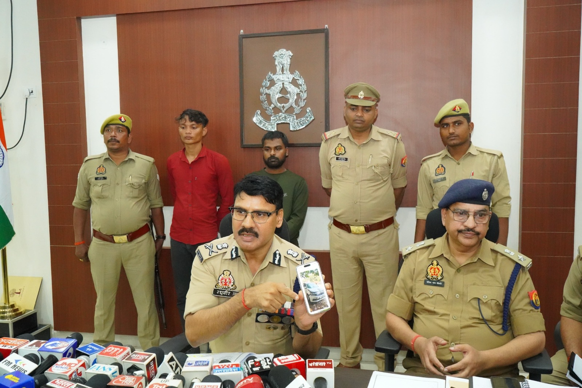 कानपुर में कार की छत पर युवक को घसीटने के मामले में हत्या की धारा बढ़ी, दो आरोपी गिरफ्तार